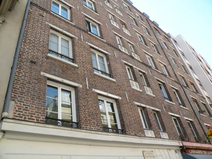  Immeuble à bon marché, construit par la société philanthropique, en 1888, 45, rue Jeanne d'Arc